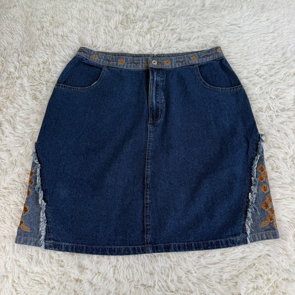 Vintage Dresses & Skirts - Vintage J.L. NY Floral Embroidered Denim Skirt Blue Medium Wash‎ Raw Hem Mini